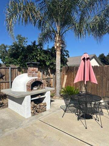 1212 Myrtle Court, Lemoore, CA 93245
