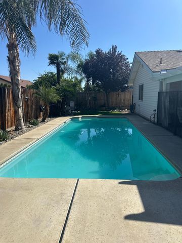 1212 Myrtle Court, Lemoore, CA 93245