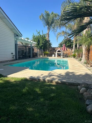 1212 Myrtle Court, Lemoore, CA 93245