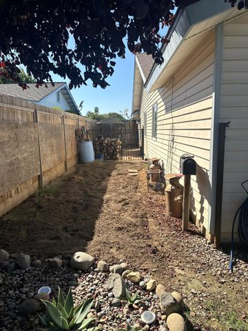 1212 Myrtle Court, Lemoore, CA 93245