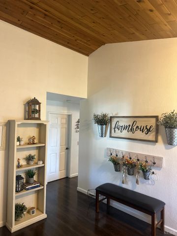 1212 Myrtle Court, Lemoore, CA 93245
