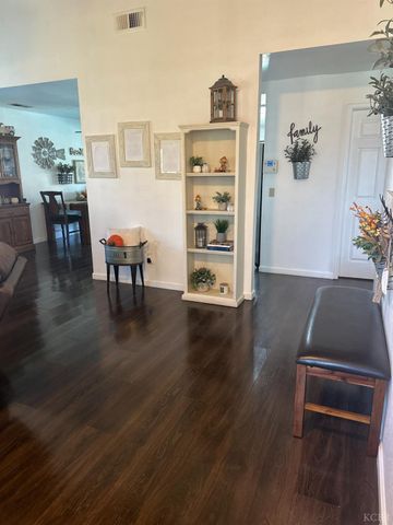 1212 Myrtle Court, Lemoore, CA 93245