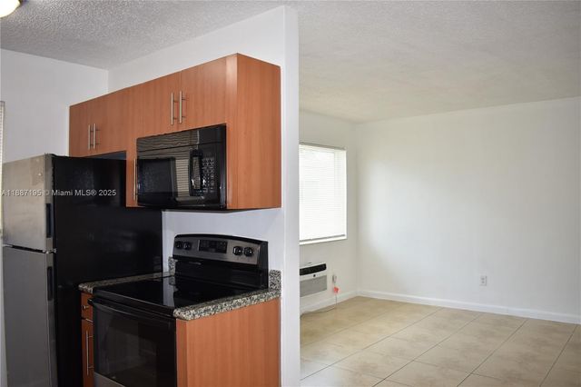 932 Moffett St 7, Hallandale Beach, FL 33009