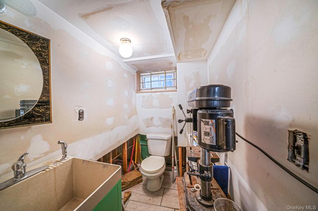 81 Hale Street, Brentwood, NY 11717