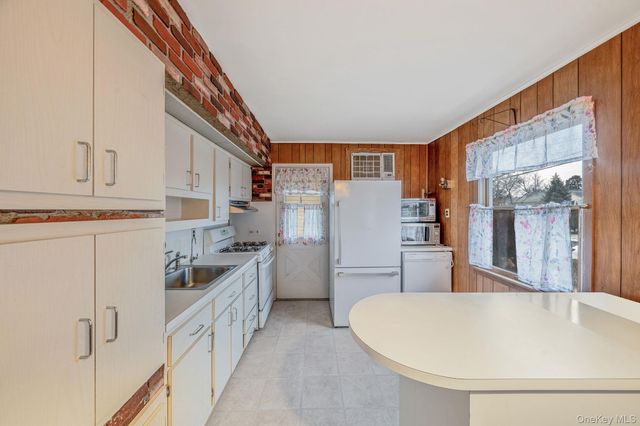 81 Hale Street, Brentwood, NY 11717