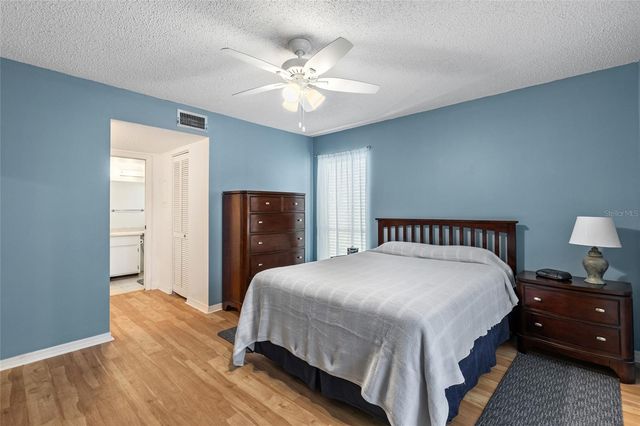 410 CERROMAR CIRCLE S 242, Venice, FL 34293