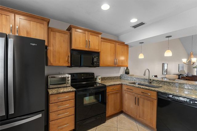 410 CERROMAR CIRCLE S 242, Venice, FL 34293