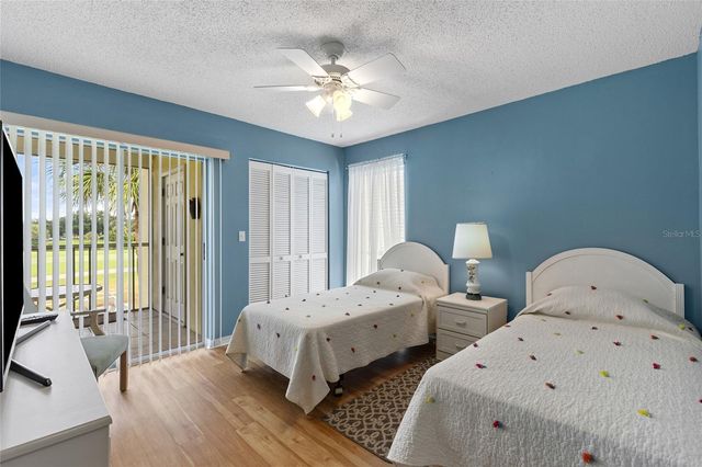 410 CERROMAR CIRCLE S 242, Venice, FL 34293