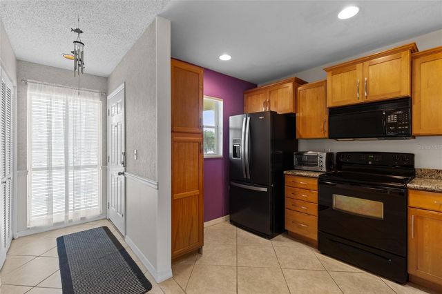 410 CERROMAR CIRCLE S 242, Venice, FL 34293