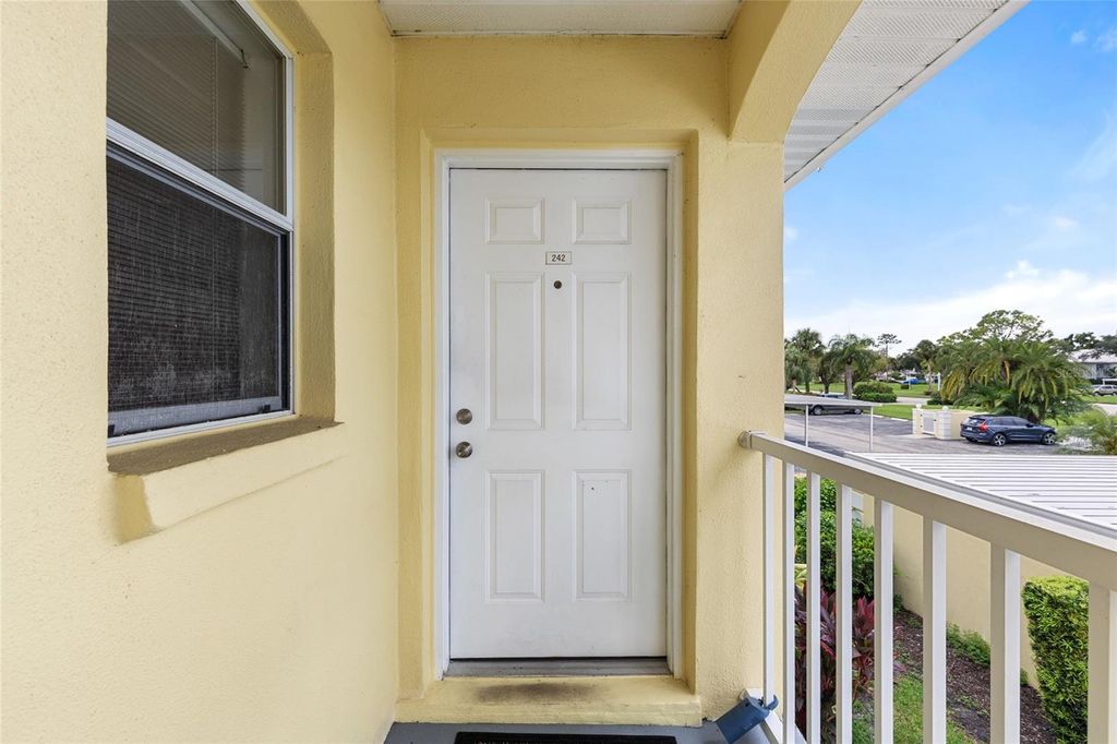 410 CERROMAR CIRCLE S 242, Venice, FL 34293