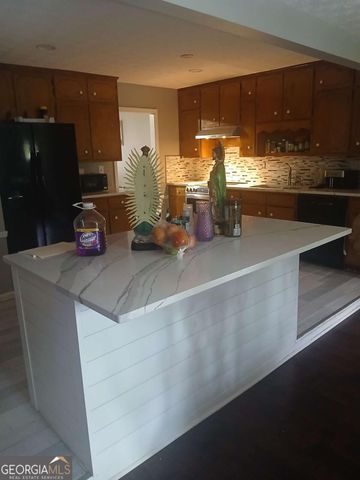 5261 Nathan Drive NW, Lilburn, GA 30047