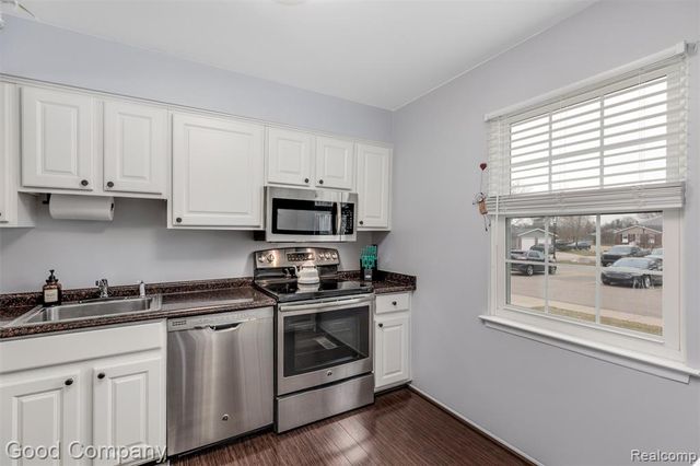 42146 Farragut Court, Northville, MI 48167