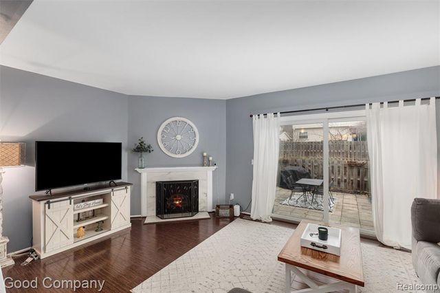 42146 Farragut Court, Northville, MI 48167