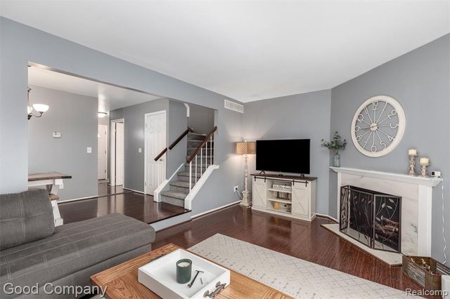 42146 Farragut Court, Northville, MI 48167