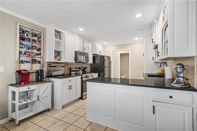 7216 Rene Street, Shawnee, KS 66216