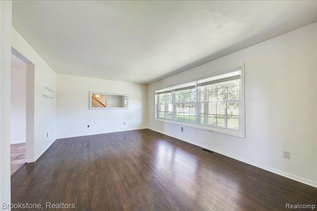 7849 Twins Drive, Waterford, MI 48329