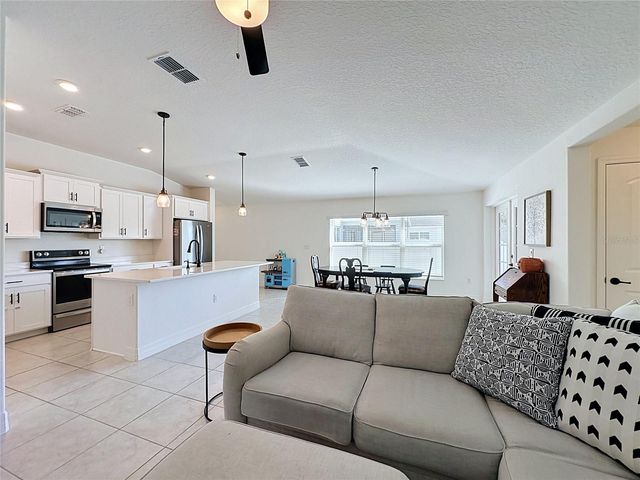 1124 PAPAYA CIR, Davenport, FL 33897