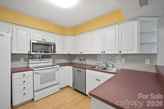 7331 Winery Lane, Charlotte, NC 28227