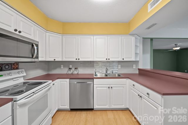 7331 Winery Lane, Charlotte, NC 28227