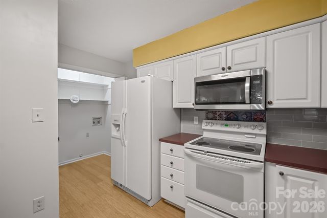 7331 Winery Lane, Charlotte, NC 28227