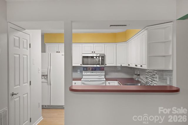 7331 Winery Lane, Charlotte, NC 28227