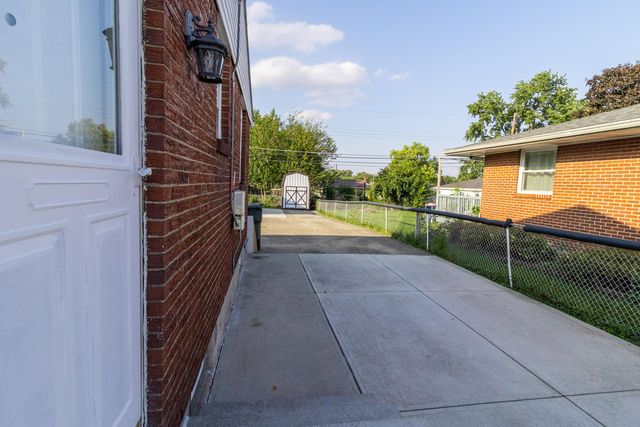 120 Ziegler Avenue, Columbus, OH 43207