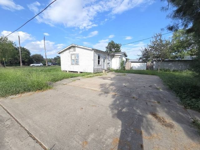 231 W C Ave, Kingsville, TX 78363