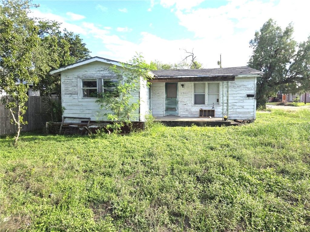 231 W C Ave, Kingsville, TX 78363