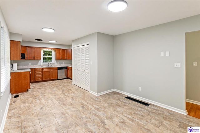 225 Rams Run Rd, Shepherdsville, KY 40165
