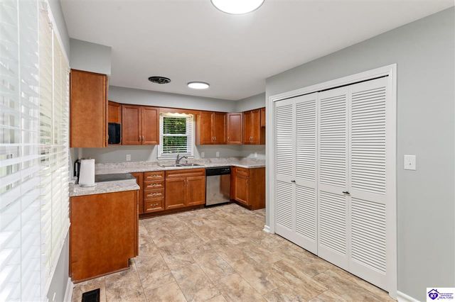 225 Rams Run Rd, Shepherdsville, KY 40165