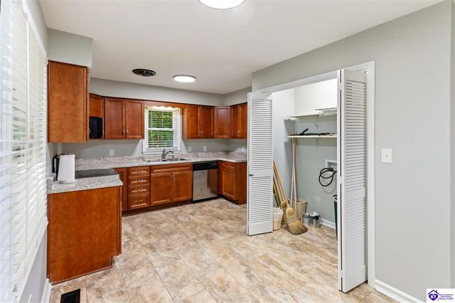 225 Rams Run Rd, Shepherdsville, KY 40165