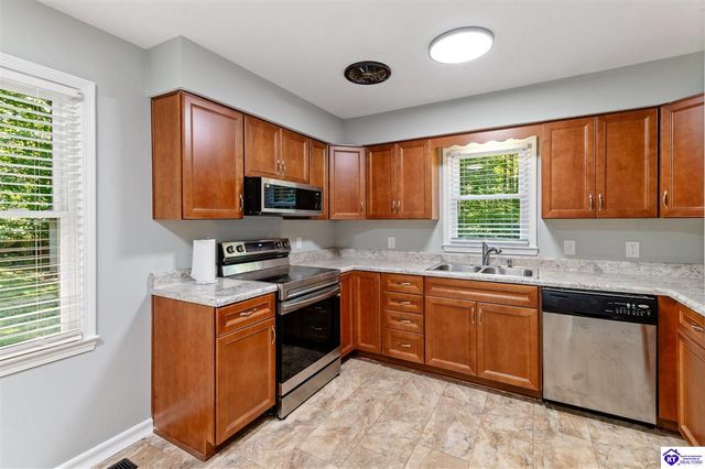 225 Rams Run Rd, Shepherdsville, KY 40165