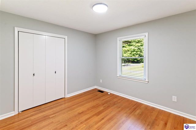 225 Rams Run Rd, Shepherdsville, KY 40165
