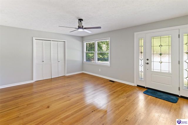 225 Rams Run Rd, Shepherdsville, KY 40165