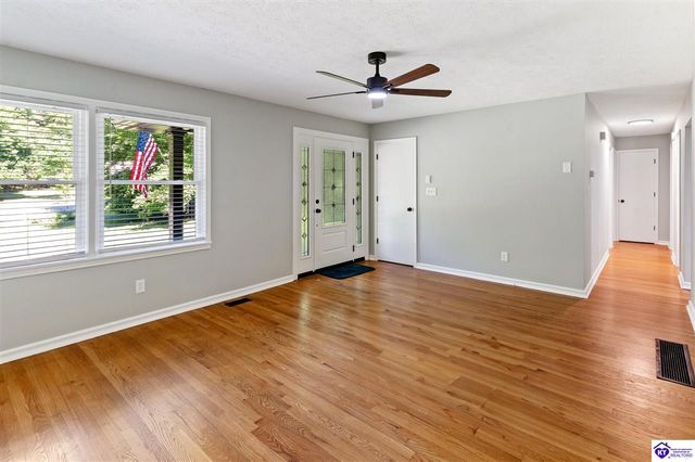 225 Rams Run Rd, Shepherdsville, KY 40165