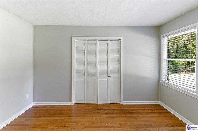 225 Rams Run Rd, Shepherdsville, KY 40165