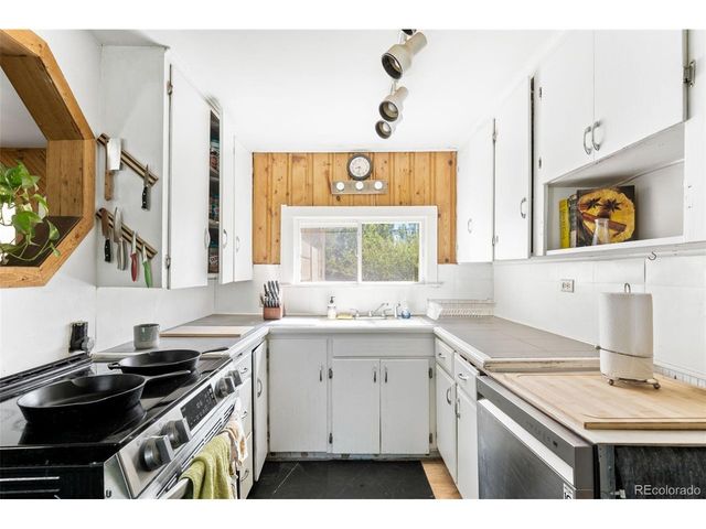 994 Welch St, Lakewood, CO 80401