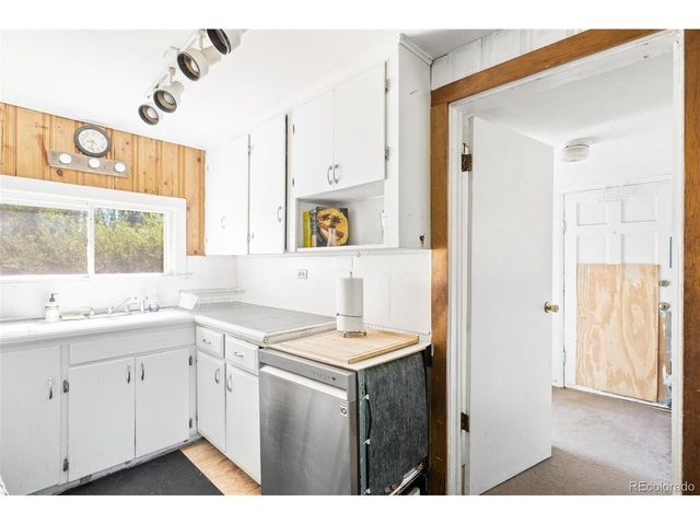 994 Welch St, Lakewood, CO 80401