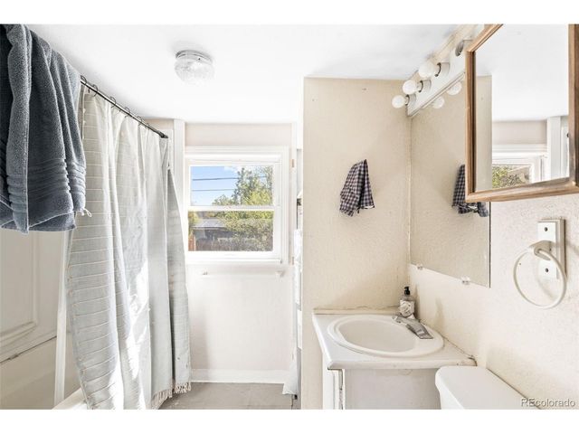 994 Welch St, Lakewood, CO 80401