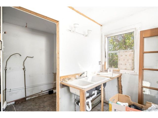 994 Welch St, Lakewood, CO 80401