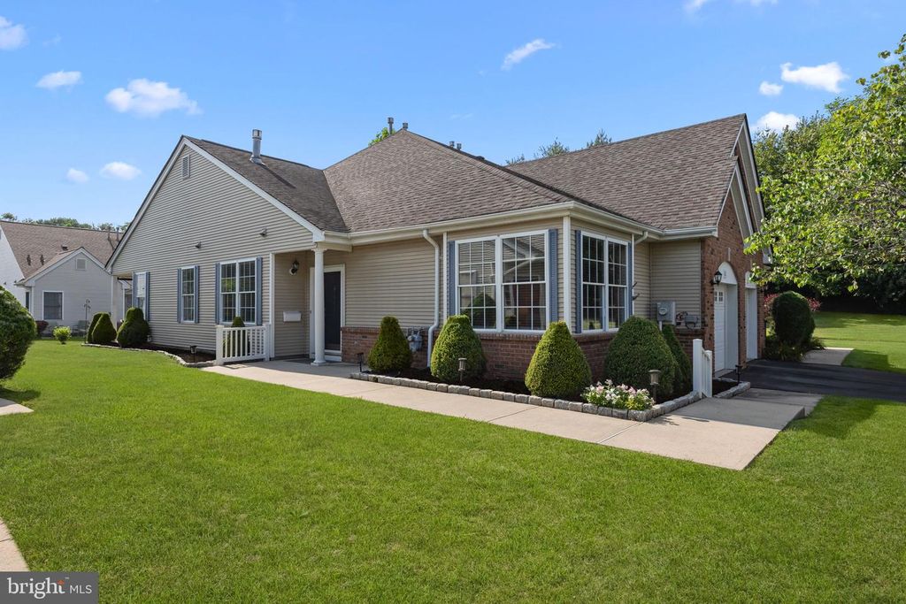 111 BURHOLME DR, Hamilton, NJ 08691