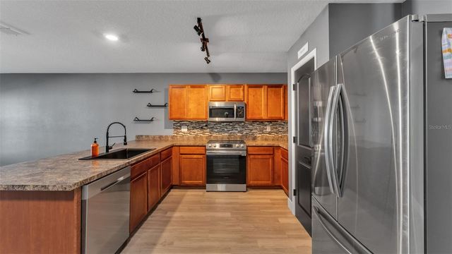 1 REDWOOD COURT, Kissimmee, FL 34759