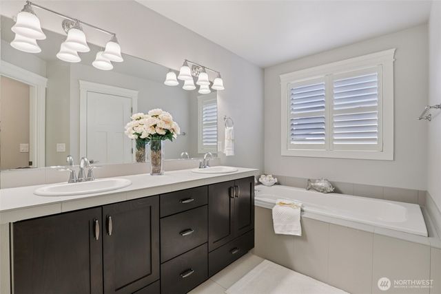 4407 N Ridgefield Woods Drive, Ridgefield, WA 98642