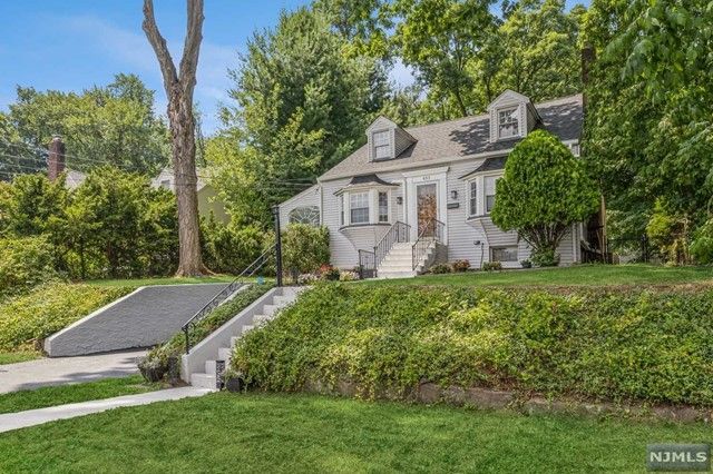 433 Louisa Avenue, Wyckoff, NJ 07481