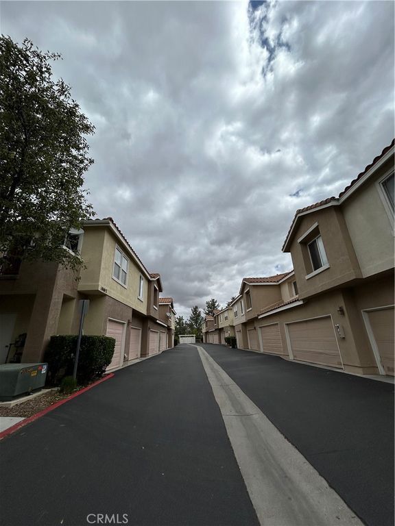 Image 5 of property listing at 18002 Flynn 6201, Canyon Country, CA 91387