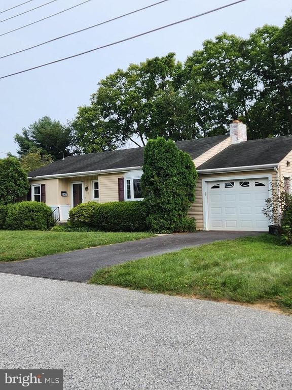 130 SCHOOLHOUSE LN, York, PA 17406