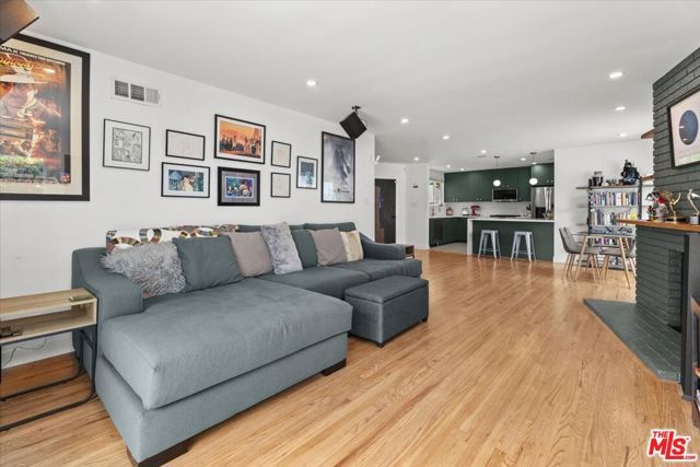 6218 Van Noord Avenue, Van Nuys (los Angeles), CA 91401
