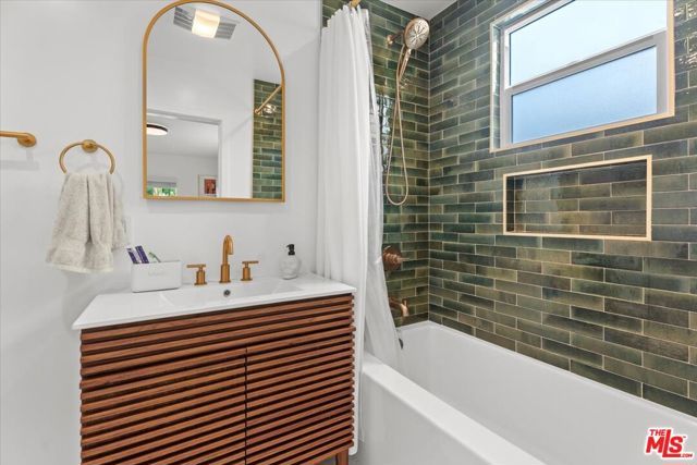 6218 Van Noord Avenue, Van Nuys (los Angeles), CA 91401