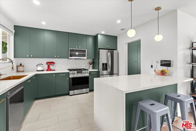 6218 Van Noord Avenue, Van Nuys (los Angeles), CA 91401
