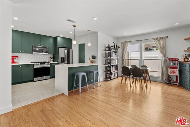 6218 Van Noord Avenue, Van Nuys (los Angeles), CA 91401
